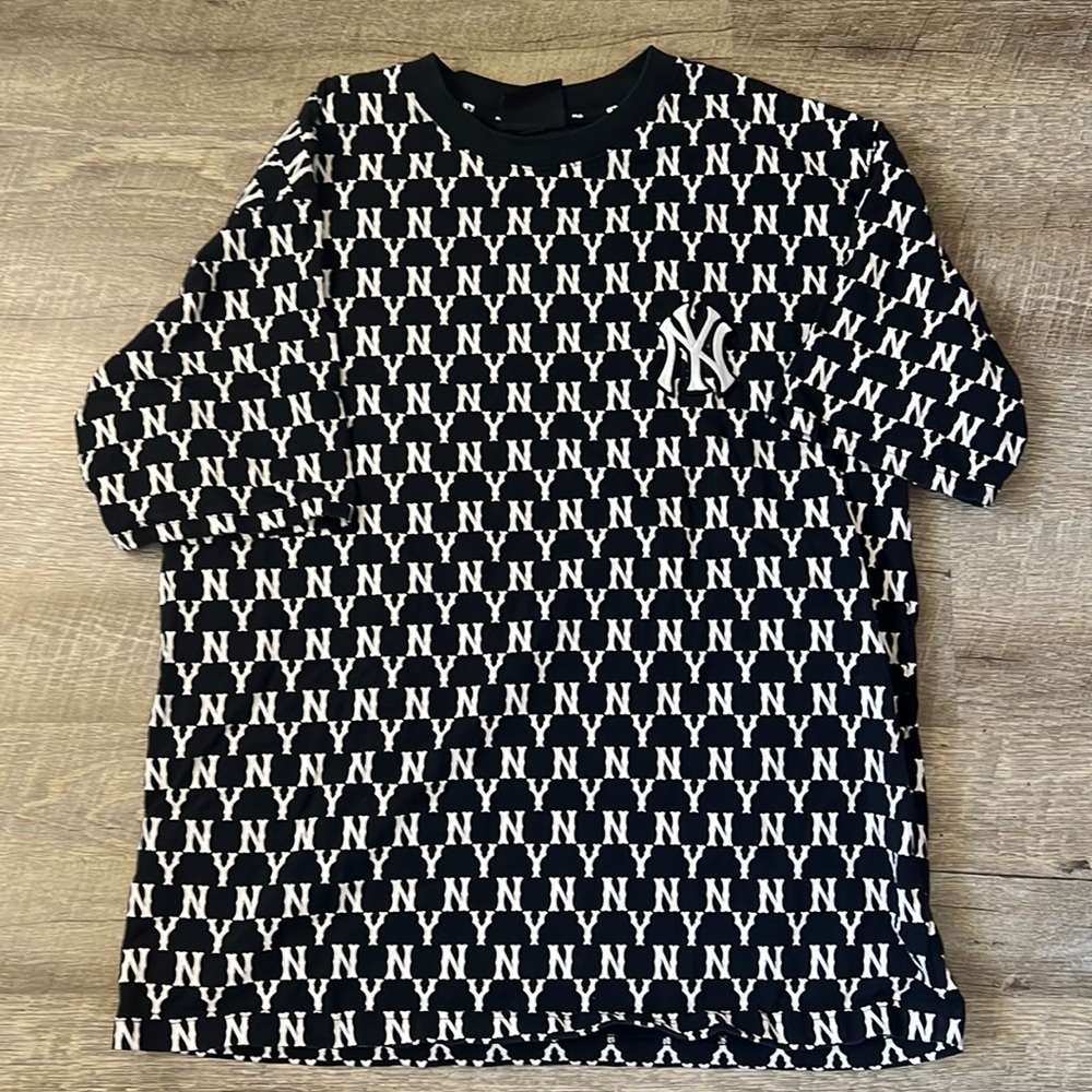 Unisex NY Yankees Monogram Front Pattern Oversized Short Sleeve T-Shirt Size L